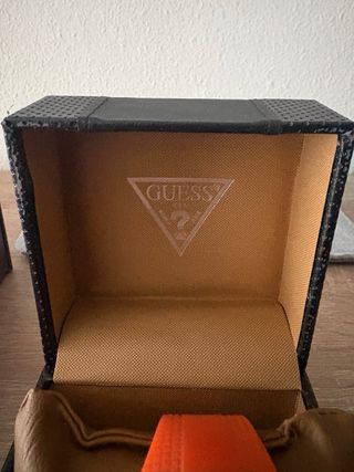 Reloj Guess Naranja y Negro