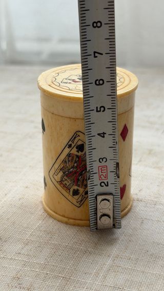 Cubilete y dados vintage