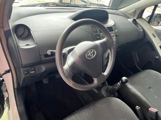 Toyota Yaris 2011