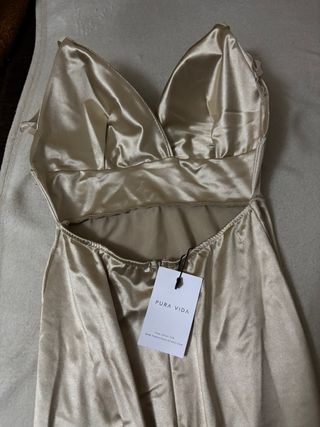 Vestido de graduación PURA VIDA color champagne