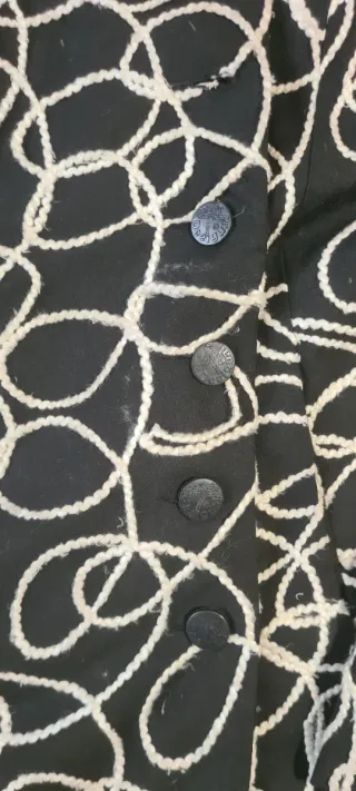 Abrigo Desigual Negro y Blanco