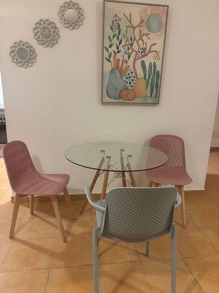 Mesa cristal redonda y 3 sillas