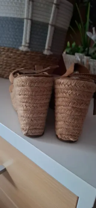 Sandalias de cuña marrones talla 36