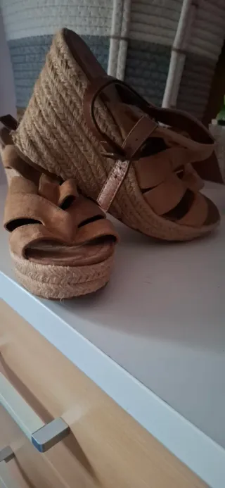 Sandalias de cuña marrones talla 36