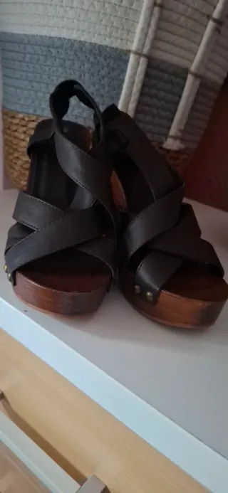 Sandalias de cuña marrones talla 36