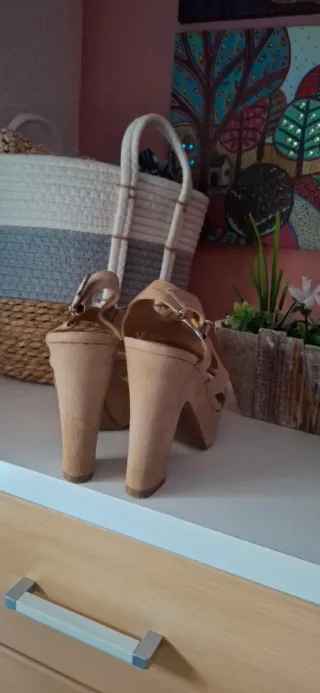 Sandalias de cuña marrones talla 36