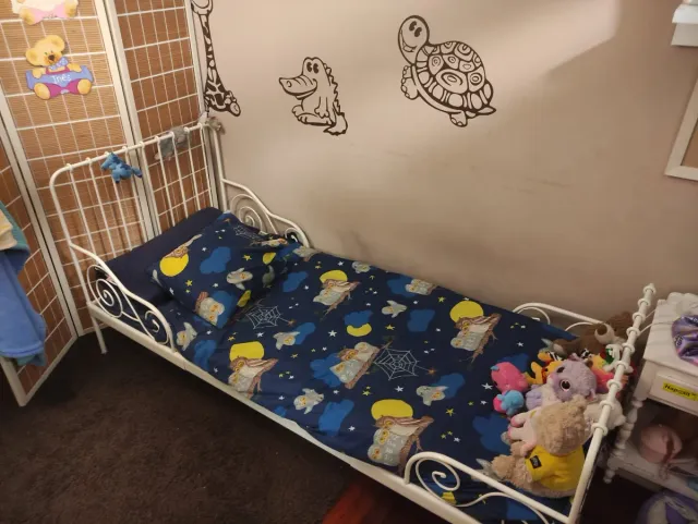 Cama extensible Ikea con 2 colchones y 2 juegos