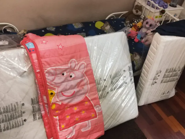 Cama extensible Ikea con 2 colchones y 2 juegos