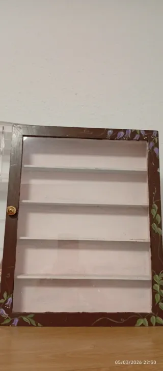 Caja de madera con bloques para niños