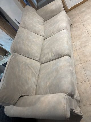 Sofá beige y gris de tela