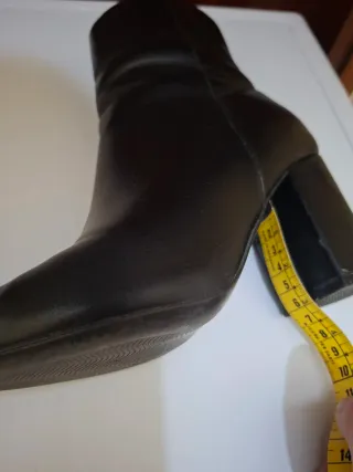 Stivaletti neri punta tacco