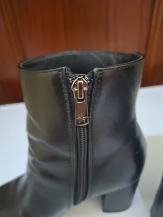 Stivaletti neri punta tacco