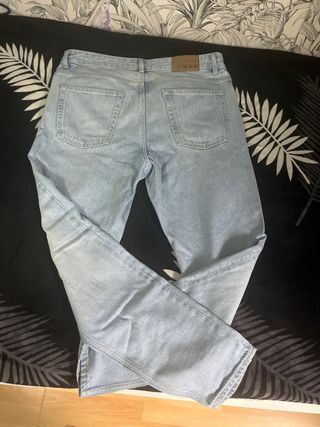Pantalones vaqueros Zara desgastados
