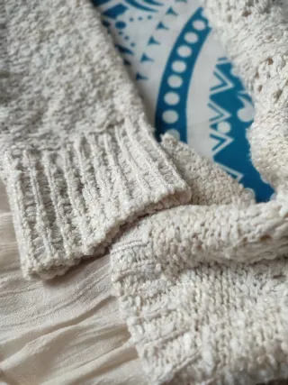 Suéter Only beige con blusa interior incorporada