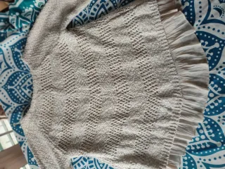 Suéter Only beige con blusa interior incorporada