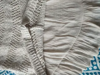 Suéter Only beige con blusa interior incorporada