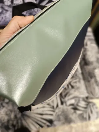 Mochila con sardinas lichis blancos