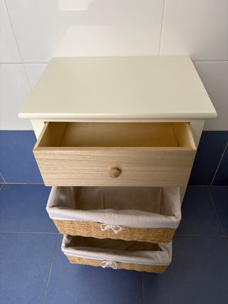 Mesita auxiliar madera y mimbre