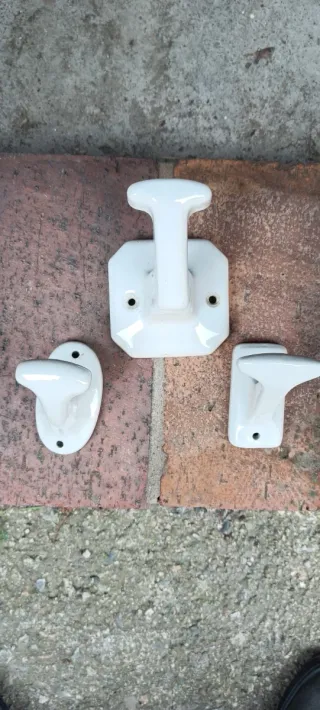 Appendiabiti da bagno vintage in ceramica/porcellana bianca