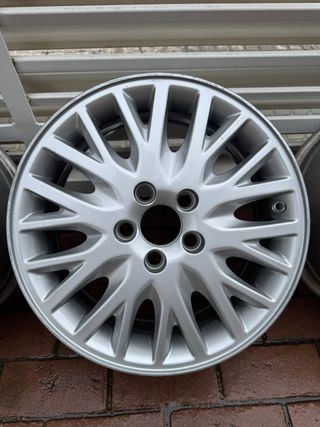 Llantas Volvo originales 16” multirradio 5x110