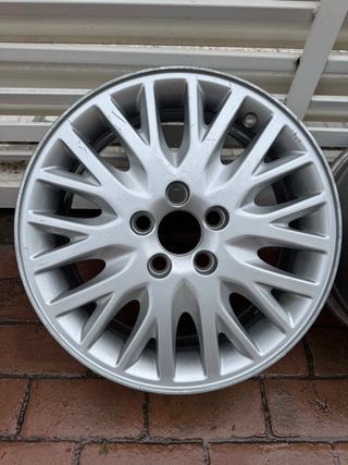 Llantas Volvo originales 16” multirradio 5x110