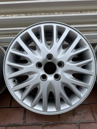 Llantas Volvo originales 16” multirradio 5x110