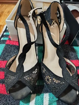 Sandalias tacón fino aguja negras