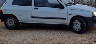 Llantas Renault 13 sin neumáticos