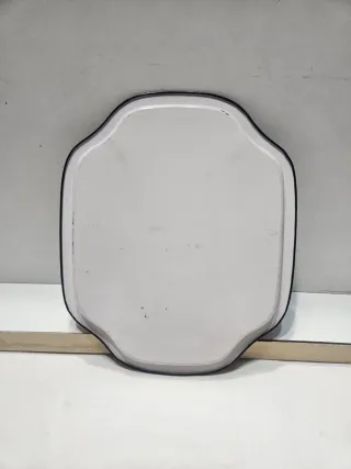 Piccolo vassoio sagomato in metallo smaltato nero