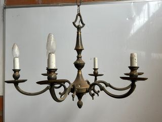 Lámpara de araña antigua dorada