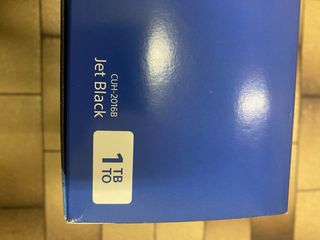 Console PS4 1TB Jet Black