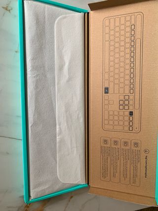 Logitech Signature Slim Solar+ K980