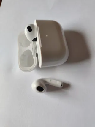 Airpods 3ª Gen Blancos con fundas