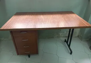 Mesa escritorio de oficina madera y metal