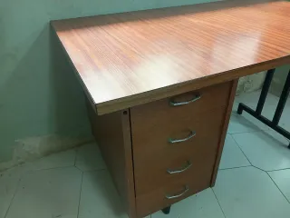 Mesa escritorio de oficina madera y metal