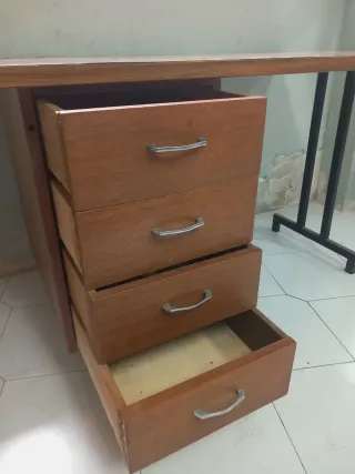 Mesa escritorio de oficina madera y metal