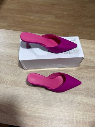 Sandalias tacón punta fucsia talla 38
