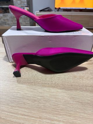 Sandalias tacón punta fucsia talla 38