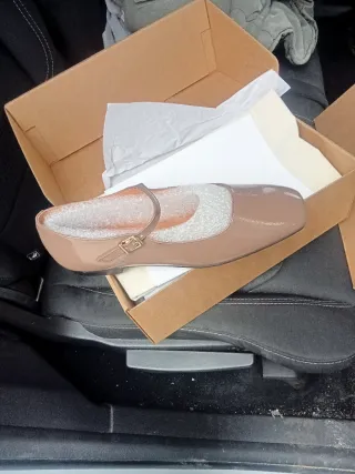 Manoletinas charol beige/marrón