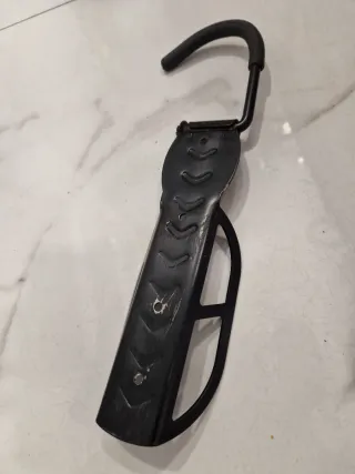 Colgador patinete/bicicleta pared