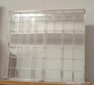 Vitrina expositora acrílica para colecciones