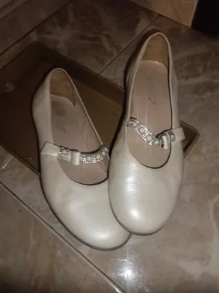 Zapatos de comunión beise SOLO BIZUM