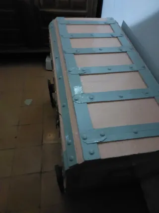 Baúl antiguo decorado floral