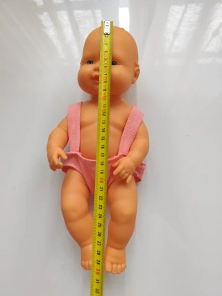 Muñeca bebé con pito rosa