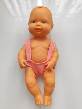 Muñeca bebé con pito rosa
