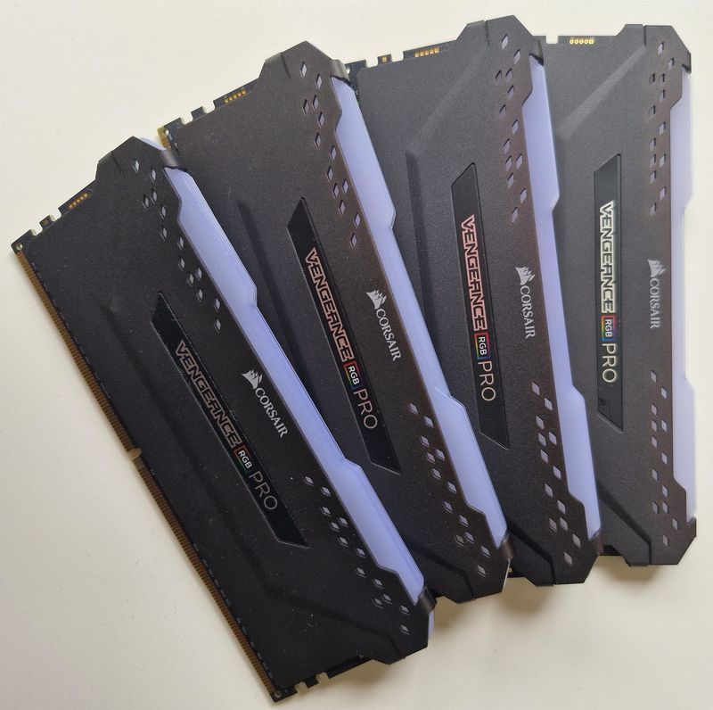 4 trajetas RAM de 16g Corsair Vengeance RGB Pro D afbeelding 3