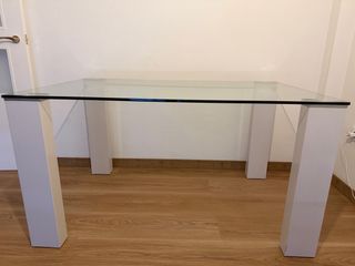 Mesa de comedor cristal templado. EXTENSIBLE.