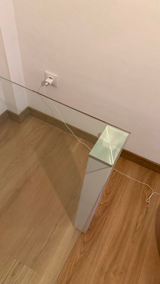 Mesa de comedor cristal templado. EXTENSIBLE.