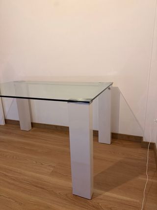 Mesa de comedor cristal templado. EXTENSIBLE.