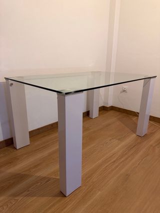 Mesa de comedor cristal templado. EXTENSIBLE.
